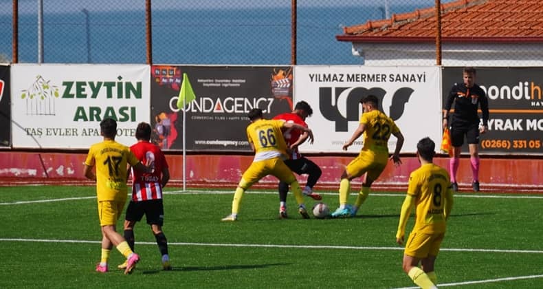 Ayvalıkgücü Belediyespor Tarsus İdman Yurdu’nu 2-1 yendi