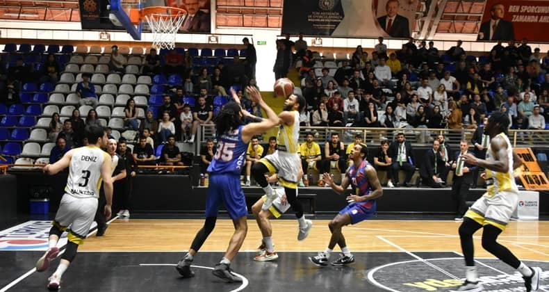 Balıkesir Büyükşehir Belediyespor Final'e takıldı