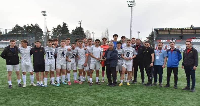 Balıkesir Büyükşehir Belediyespor Şampiyon