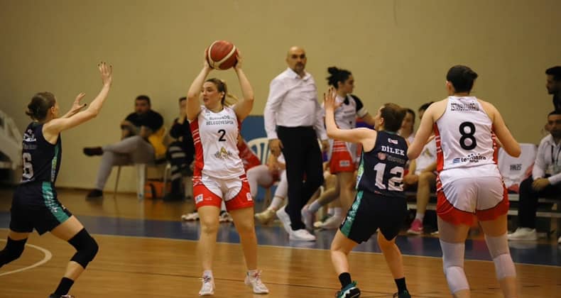 Burhaniye Belediyespor Turgutlu Belediyespor'u bekliyor