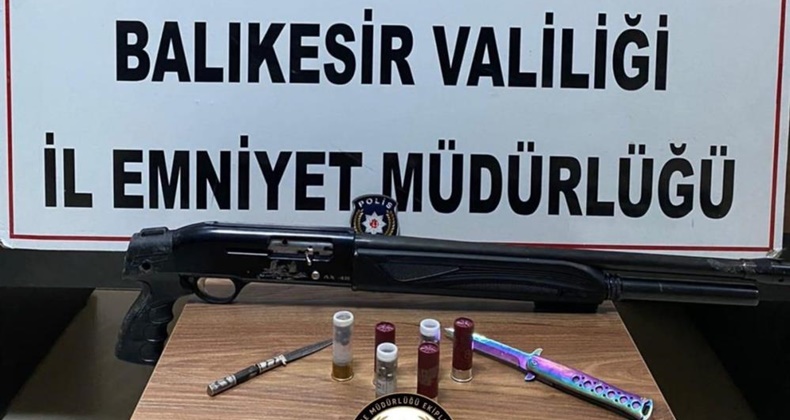 Çok sayıda silah ve mühimmat ele geçirildi
