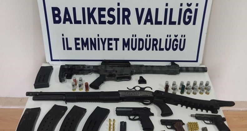 Cephanelik gibi evi polis bastı