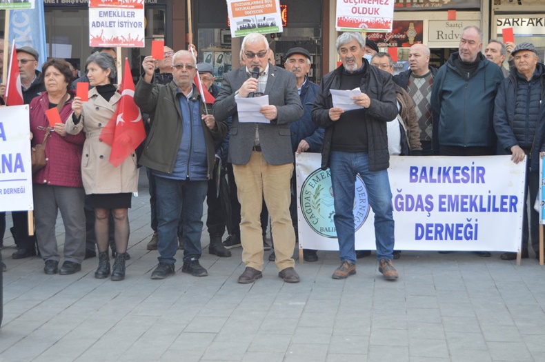 Emeklilerden Kırmızı Kart