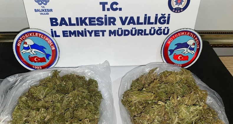 Durdurulan aracın içinden uyuşturucu madde çıktı