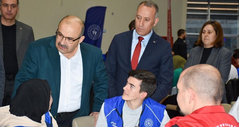 Gençlik Merkezinde genç sporculara iftar