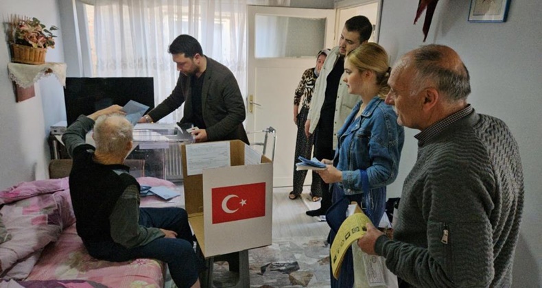 Sındırgı’da gezici sandıkta oy kullanma işlemi tamamlandı