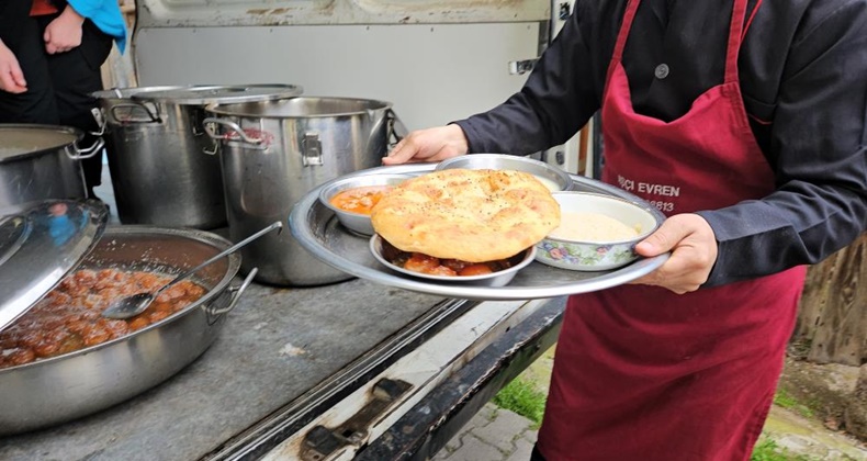 Sındırgı’da iftar geleneği devam ediyor