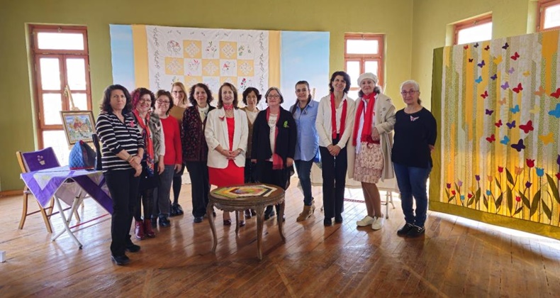 Cumhuriyet Kadınları El Emeği Sergisi İlgi Gördü