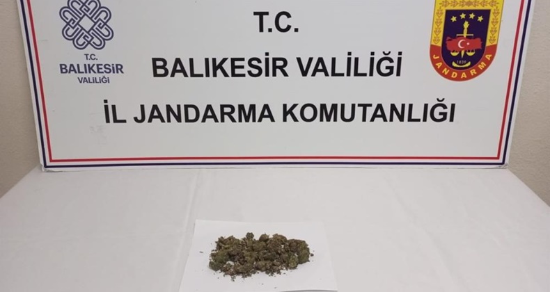 Jandarma’dan 4 ilçede uyuşturucu tacirlerine operasyon