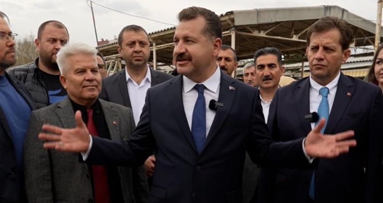 Yücel Başkan, Burhaniye Pazayeri’nin üstünü kapatacak