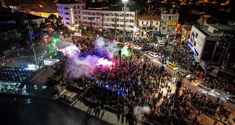 Ayvalık’ta muhteşem kutlama