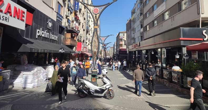 Balıkesir Halkı Seçim Coşkusuyla Sokakları Doldurdu