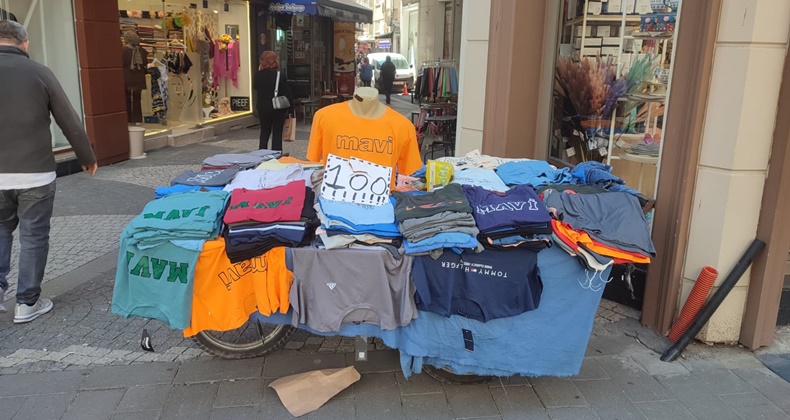 Seyyar Satıcıdan Zabıtalara Sesleniş