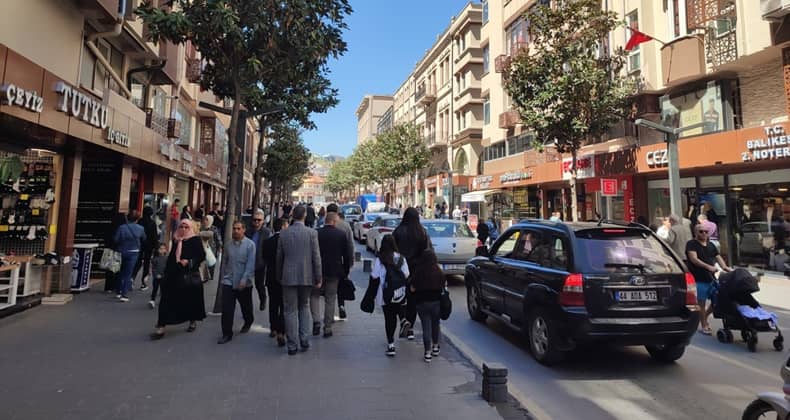 Sokaklar Bayramın Hemen Ardından Hareketlendi