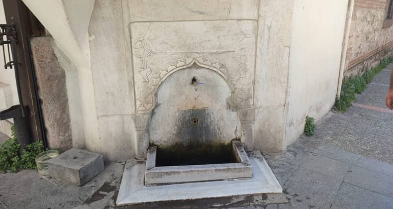 Yeşilli Camii de Hayır Çeşmesi