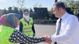 Başkan Ahmet Akın’dan emekçi kadınlara sürpriz ziyaret