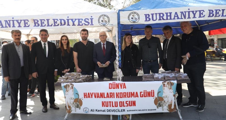 Dünya Sokak Hayvanları Gününü Hayvan Severler İle Kutladı