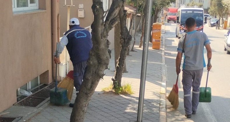 ALTIEYLÜL TEMİZLİK EKİPLERİ BAYRAMDA GÖREV BAŞINDA