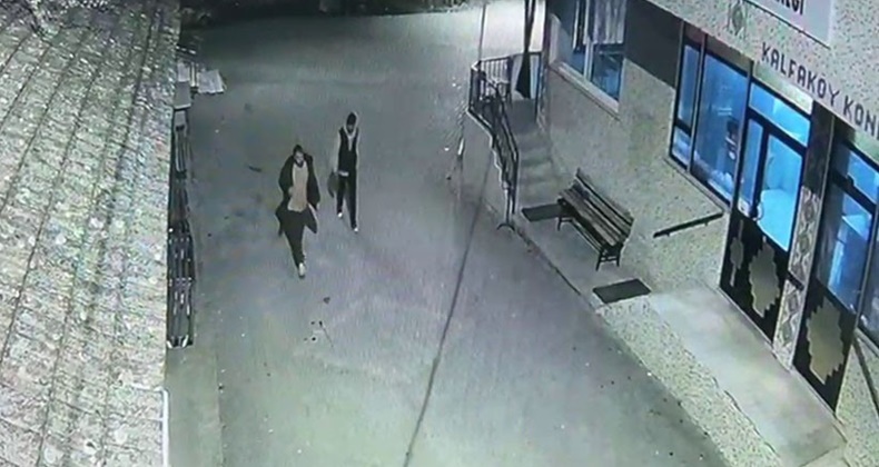 BALIKESİR'DE MOTOSİKLET ÇALAN HIRSIZLAR KISA SÜREDE YAKALANDI