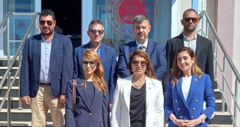 AYVALIK'TA CUMHUR İTTİFAKI BELEDİYE MECLİS ÜYELERİ MAZBATALARINI ALDI