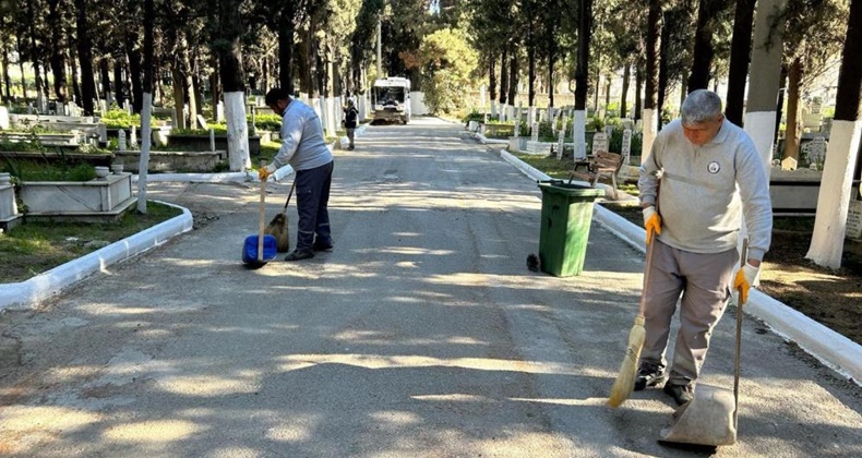 Edremit’te şehitlik ve mezarlıklara bayram bakımı