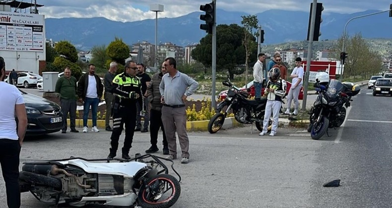 Kamyonla çarpışan motosiklet sürücüsü hayatını kaybetti