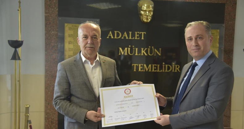 Başkan Ramazan Bahçavan mazbatasını aldı