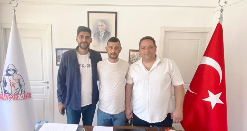 Taraftardan Ahmet Akın’a ‘tribüne gel’ çağrısı