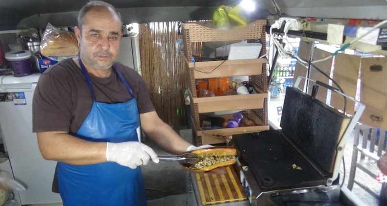Ayvalık’ın üç lezzeti Tostkoreç’ te buluştu