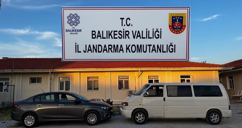 Balıkesir’de 15 Göçmen ve 2 Yabancı Uyruklu İnsan Taciri Yakalandı