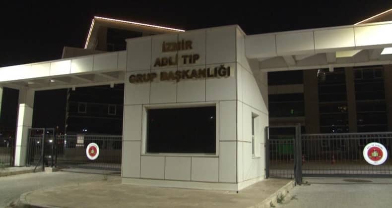 Anne ve Babasını Öldürüp İntihar Etti