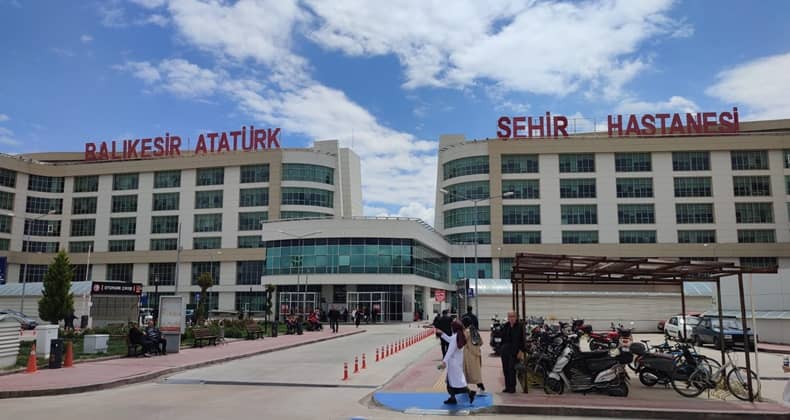 Atatürk Şehir Hastanesi Önünde Hasta Yoğunluğu