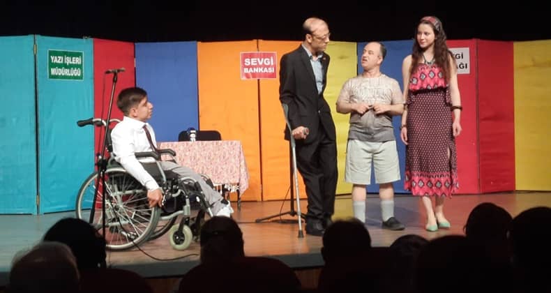 Bizim Tayfa alkışın büyüğünü hak etti