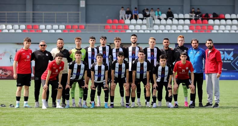 Burhaniye Belediyespor Kütahya'da tur arayacak