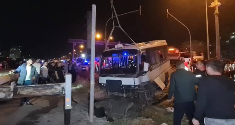 Kırıkkale'de Feci Kaza 22 Yaralı
