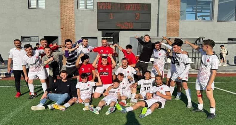 Toygarspor'u 1-2 mağlup eden Bakacakspor yeniden zirvede