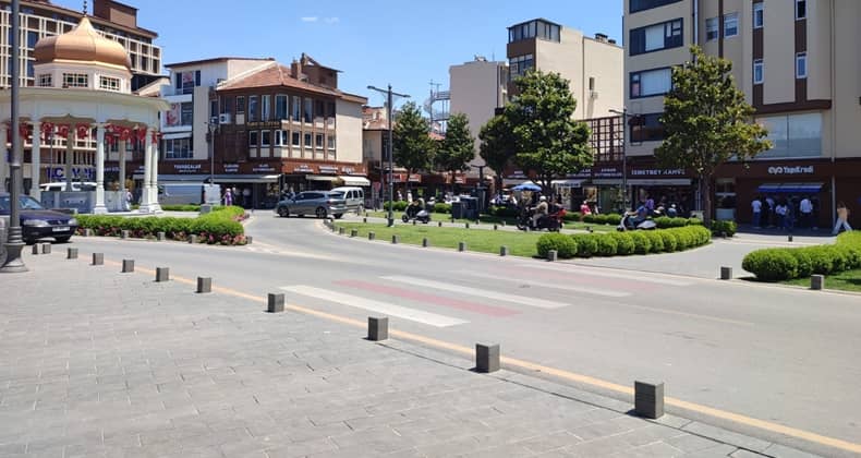 Yaya Geçidi Şeridi Var Levhası Yok