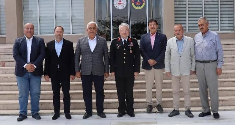 Zeytin Üreticilerinden Jandarmaya Teşekkür Ziyareti