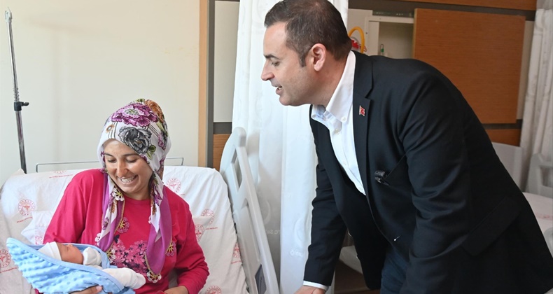 Başkan Akın; hem annelerin hem de hemşirelerin gününü kutladı