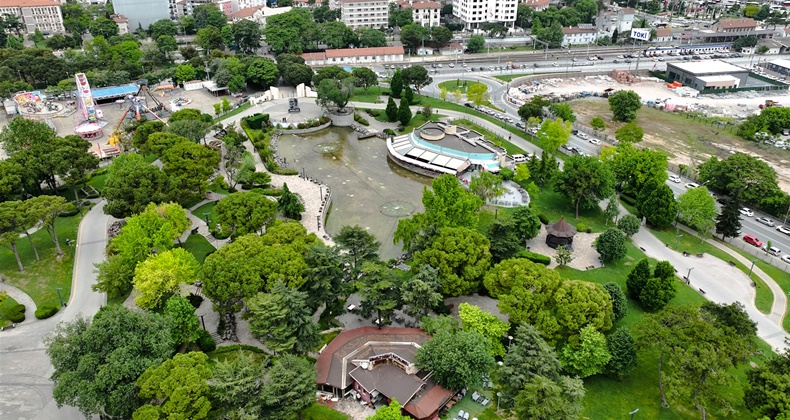 Atatürk Parkı göz kamaştırmaya devam ediyor