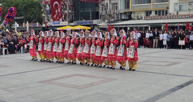 Bandırma’da 19 Mayıs coşkuyla kutlandı