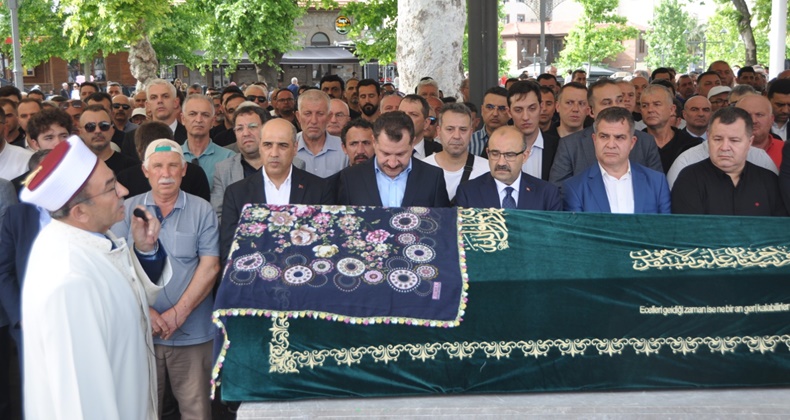 Yücel Yılmaz annesini uğurladı