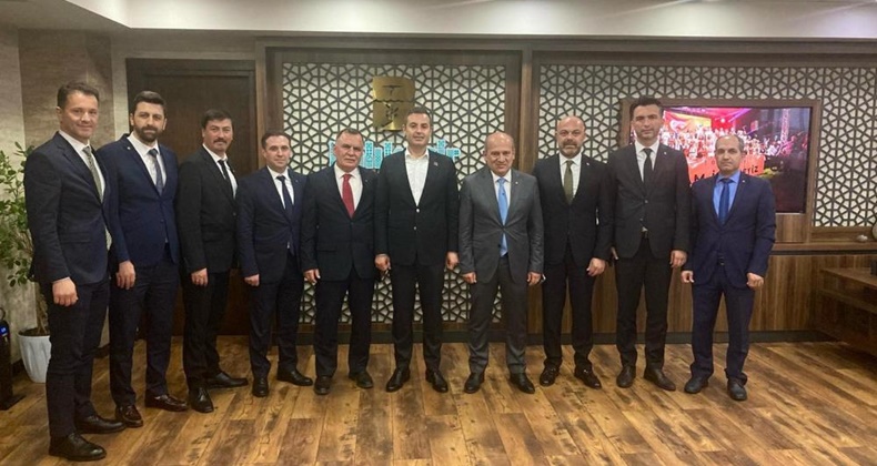 Edremit Ticaret Odası Yönetiminden Ahmet Akın’a ziyaret