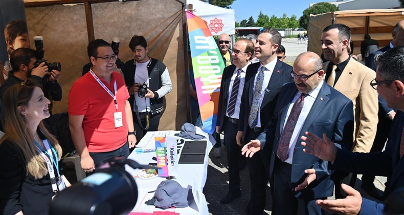 Ahmet Akın Gençler İçin İstihdam Ofisleri Açacak