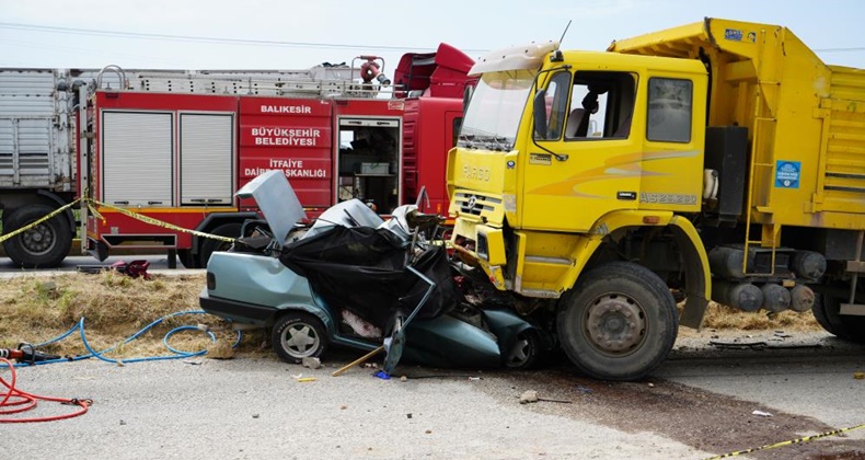 Balıkesir- İzmir yolunda trafik kazası: 3 ölü, 1 yaralı