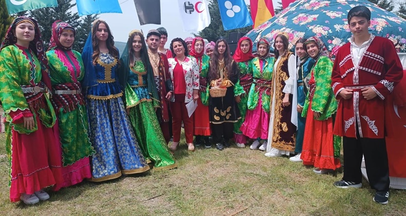 MANYAS'TA UNUTULMAYA YÜZ TUTMUŞ ORTA ASYA GELENEKLERİ TANITILDI