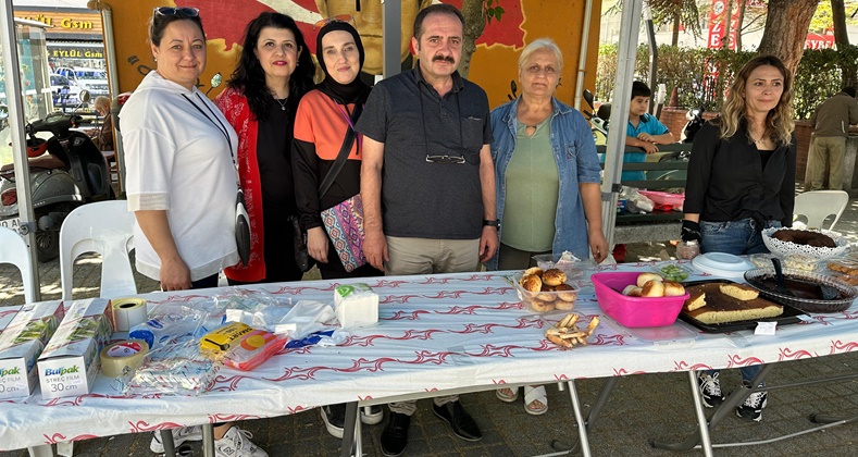 Öğrenciler İçin Kermes Düzenlediler