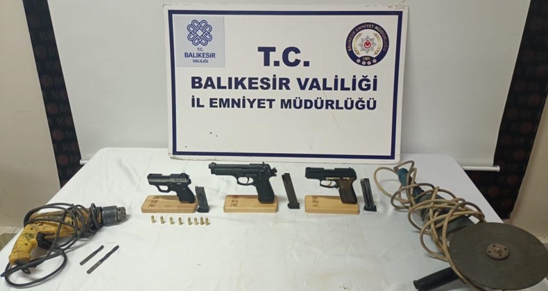 Kurusıkı tabancaları gerçek silaha dönüştüren atölyeye operasyon