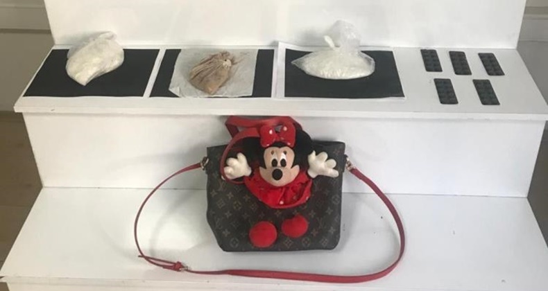 Uyuşturucu tacirleri, Mickey Mouse karakterini zula olarak kullanıp uyuşturucu sakladı