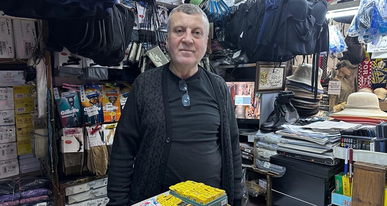 Aynı İş Hanında 43 Yıldır Esnaflık Yapıyor
